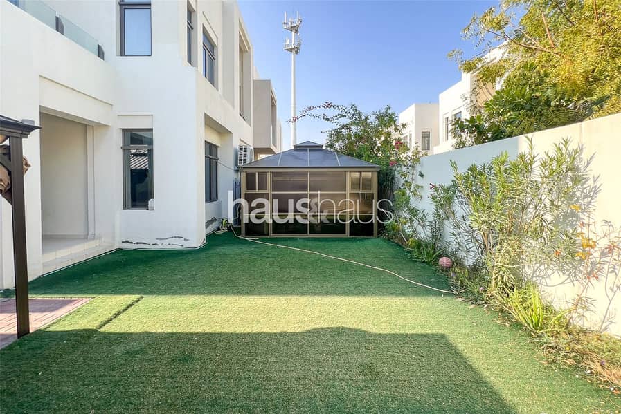 Corner Unit | Exclusive | Vacant | Large Plot
