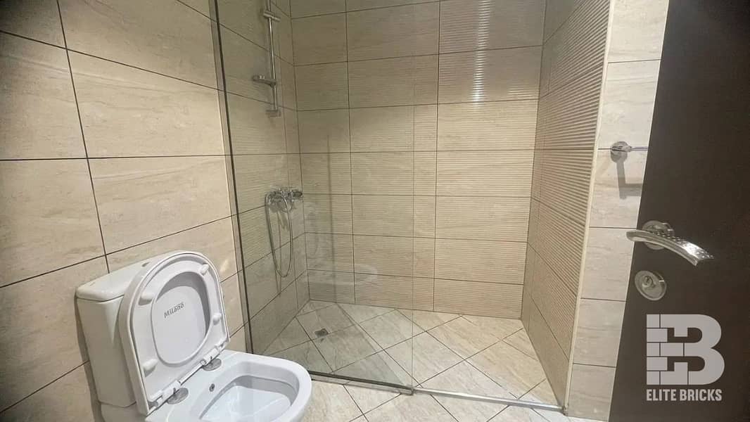 8 bath. jpg