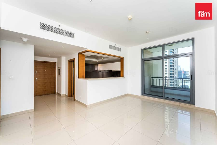 Corner Unit with Boulevard and Pool View Vacant Corner Unit with Boulevard and Pool View Vacant