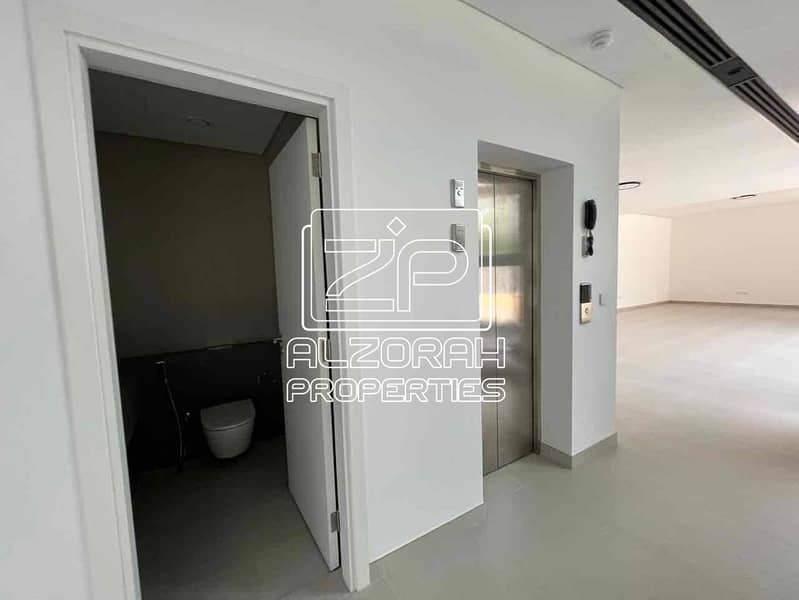 18 34f0aed1-2070-4b15-9d42-c9e404ec2d0f. jpg