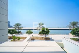 Seaview | Spacious | Vacant | High Ceiling
