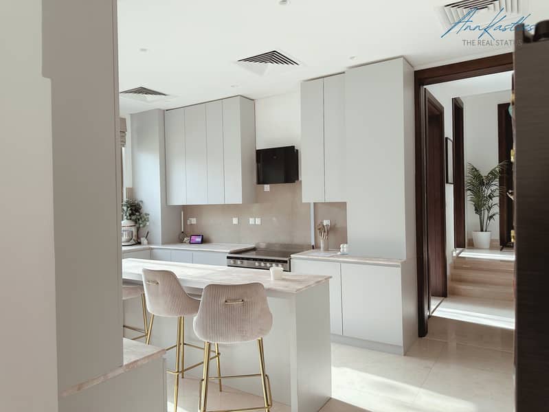 8 Kitchen . jpg