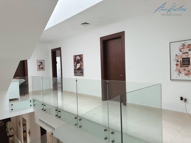 13 First Floor hallway. jpg