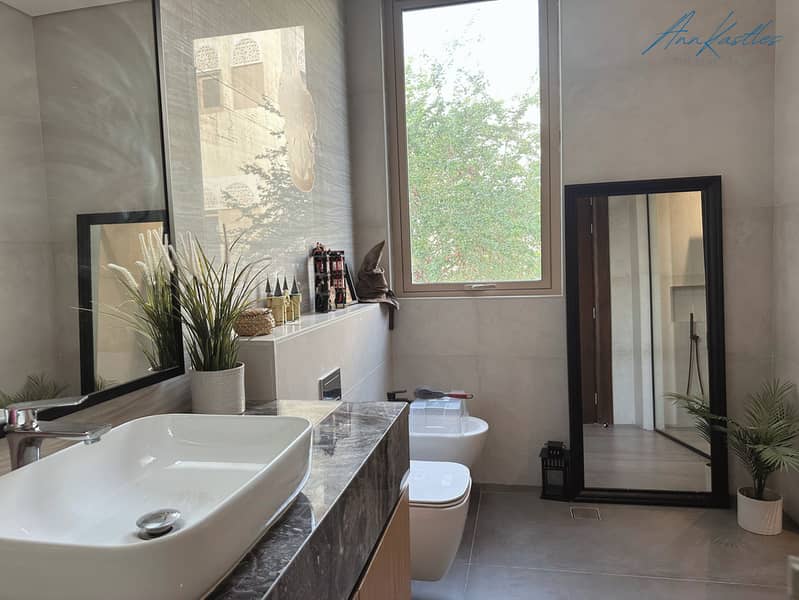 19 Bathroom 2. jpg