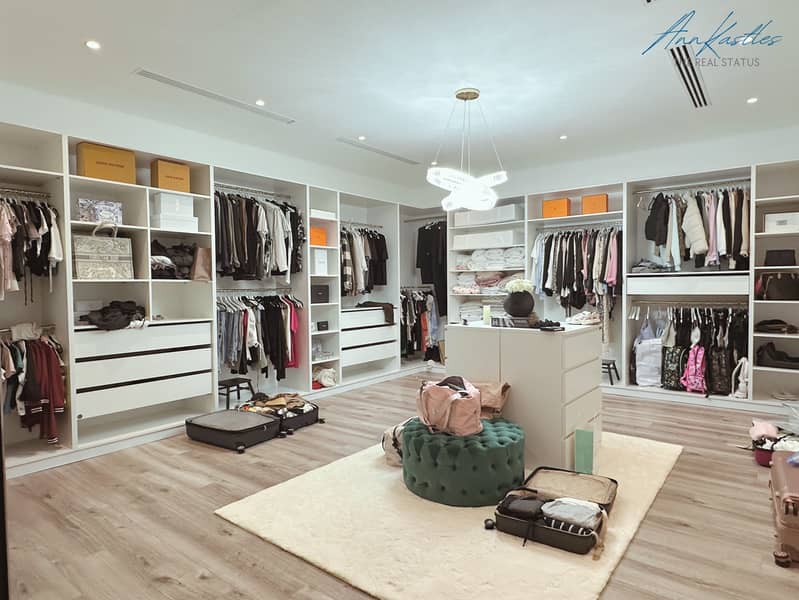 21 Master Closet. jpg