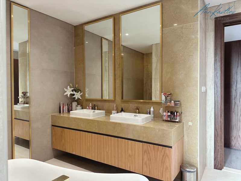 22 Master Bathroom. jpg