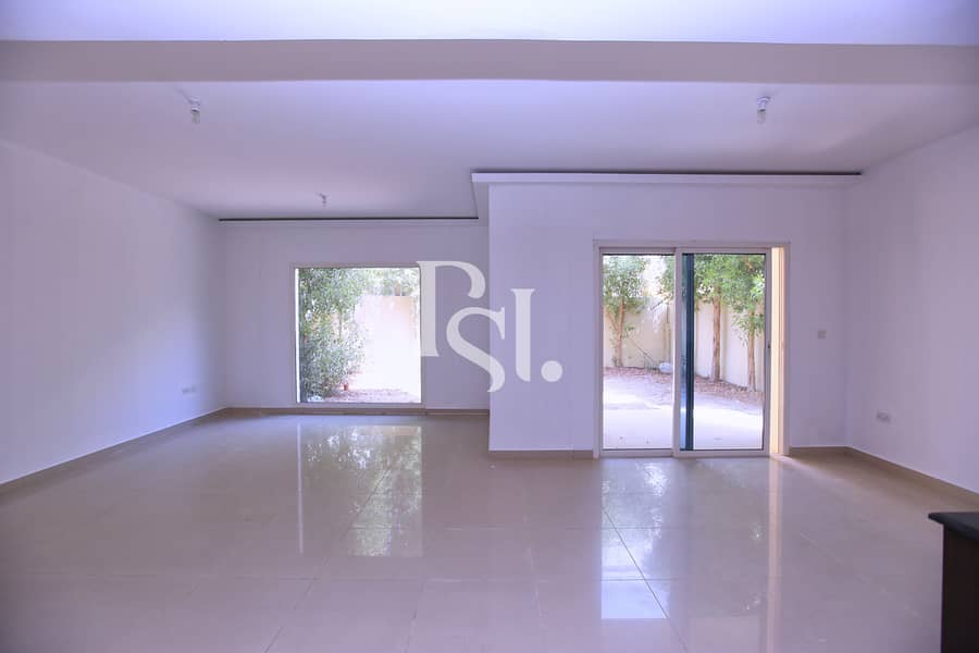 2 4-bedroom-villa-abu-dhabi-al-reef-arabian-village-living-dining-area. JPG
