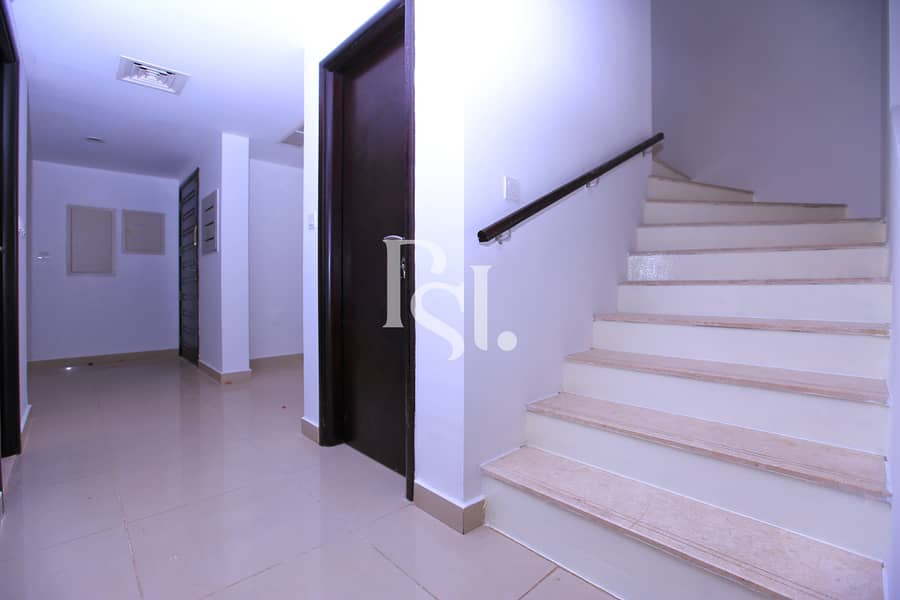 7 4-bedroom-villa-abu-dhabi-al-reef-arabian-village-foyer. JPG