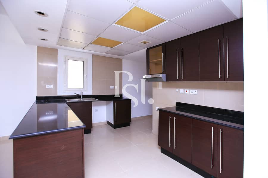 8 4-bedroom-villa-abu-dhabi-al-reef-arabian-village-kitchen. JPG