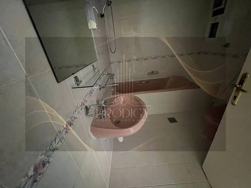 5 50b80cc2-5952-4a30-a9f3-bbc0408536df. jpg