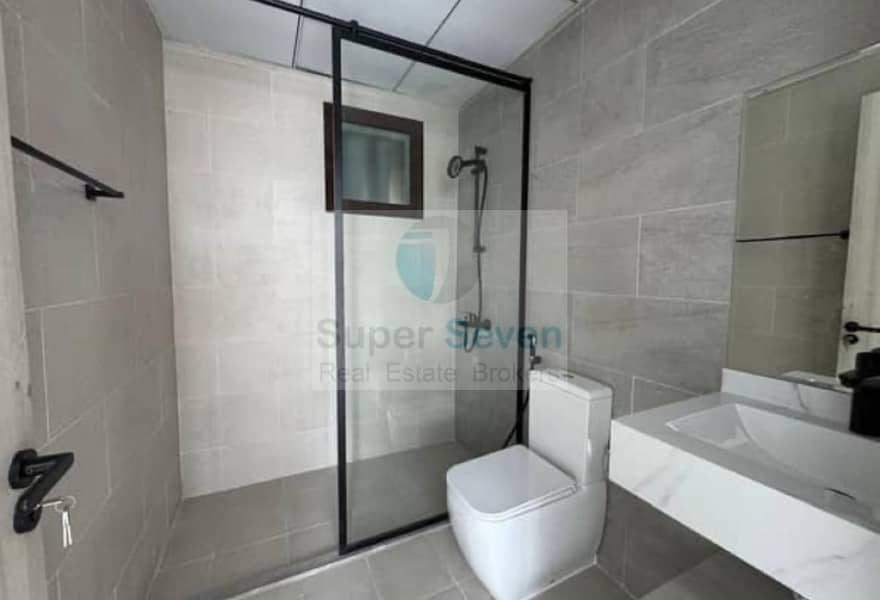 7 14438092-4bd26o. jpg