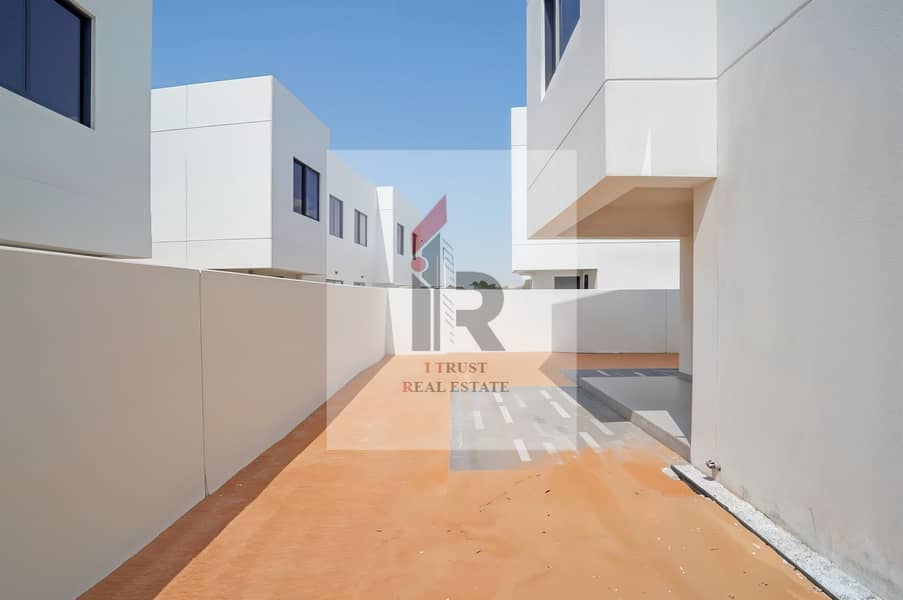 13 freepik__enhance__30951. png