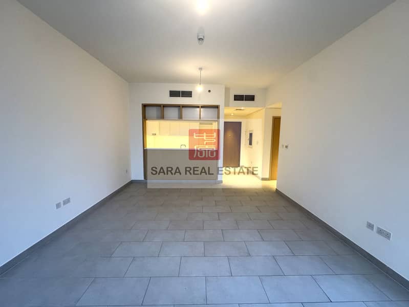 7 Living Area 2. JPG
