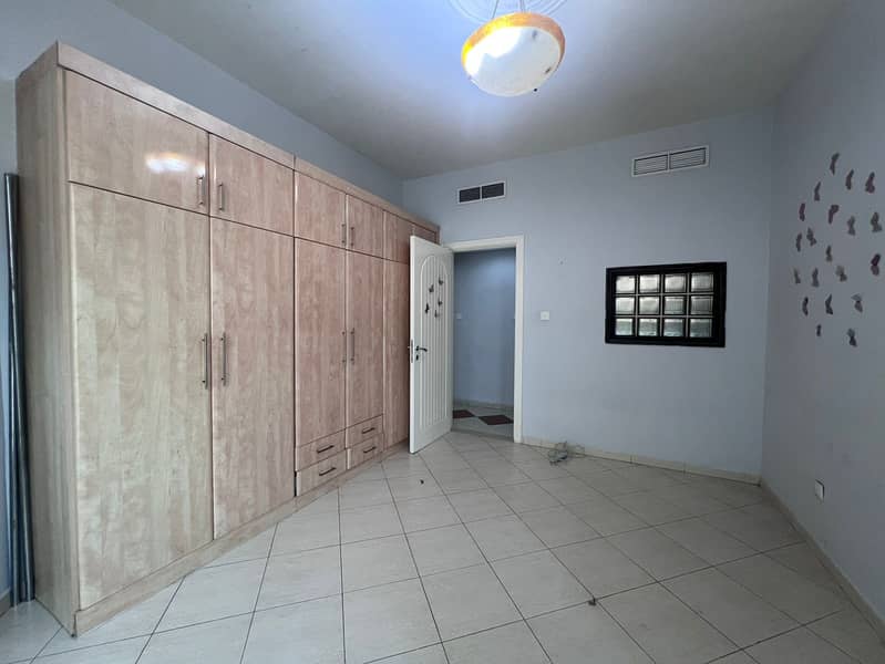8 1ea1e3ae-5edb-48d2-99dd-8fee675fcb7a. jpg