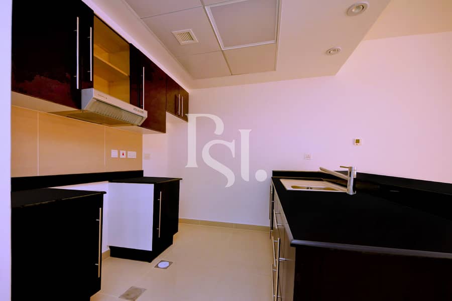 7 2BRM-Unit-C4A095-VI4979-Mediterranean-Village-Al-Reef-Village (21). jpg