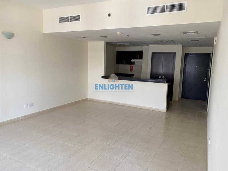 Spacious | Prime Location | Near Mall | Vacant Soon Spacious | Prime Location | Near Mall | Vacant Soon