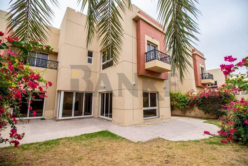 Spacious Villa with Garden and Swimming Pool