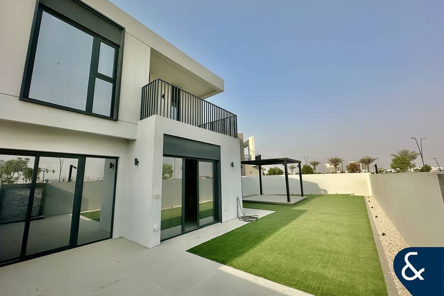 4 Bedrooms | Vacant | Huge Plot