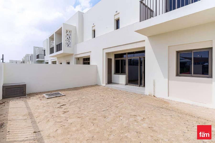 Prime location, 3 Bed Plus Maid Villa