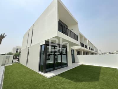 تاون هاوس 4 غرف نوم للايجار في تاون سكوير، دبي - تاون هاوس في مها تاون هاوسز،تاون سكوير 4 غرف 220000 درهم - 11939888