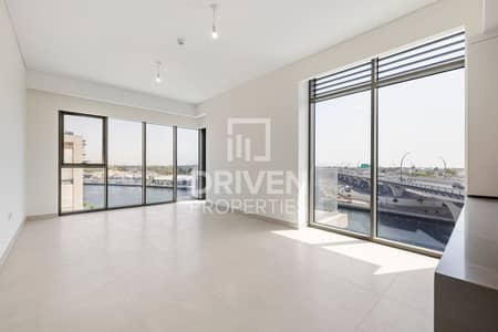 2 Bedroom Flat for Sale in Al Wasl, Dubai - High Floor and Vacant Apt with Canal View
