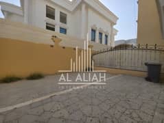 فیلا في مدينة خليفة 5 غرف 175000 درهم - 12148785