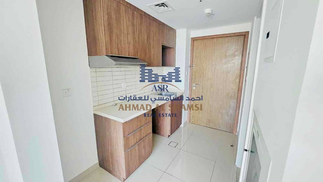10 0ac9ba99-b6c2-41b6-9cf6-3be0e6882b73. jpg