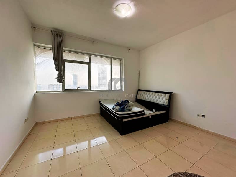 The largest studio Open view Near Dubai exit
