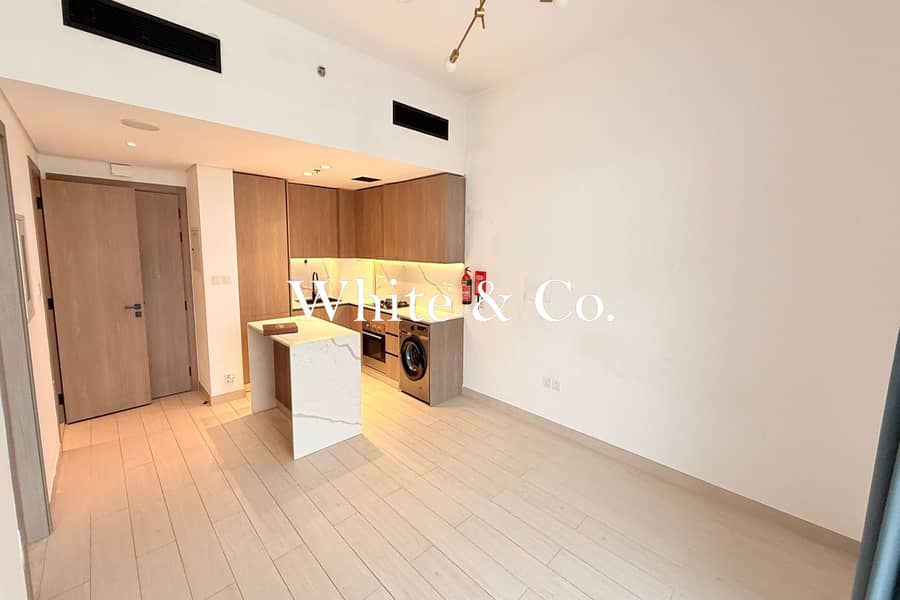 Flexible Cheques | Pool View | Modern 1BR