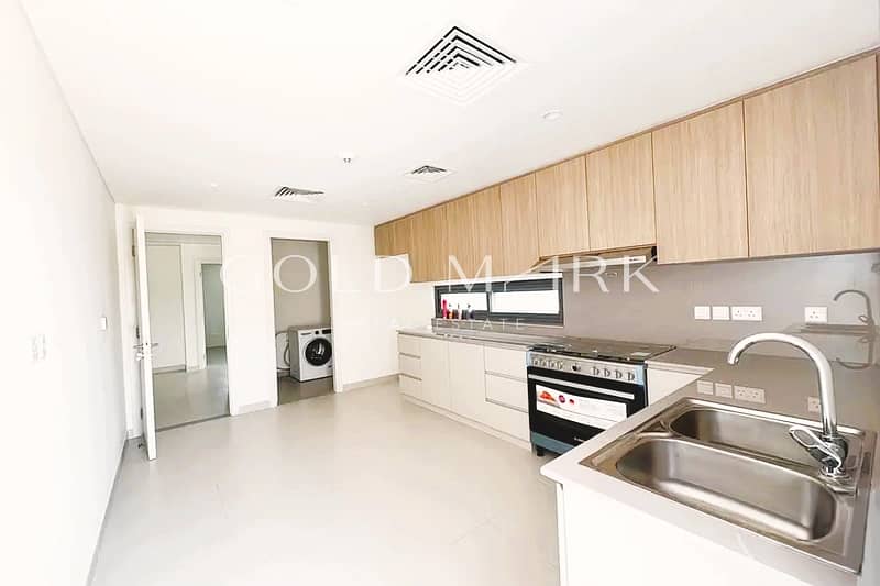 Great Location I Spacious Layout I Close to Pool