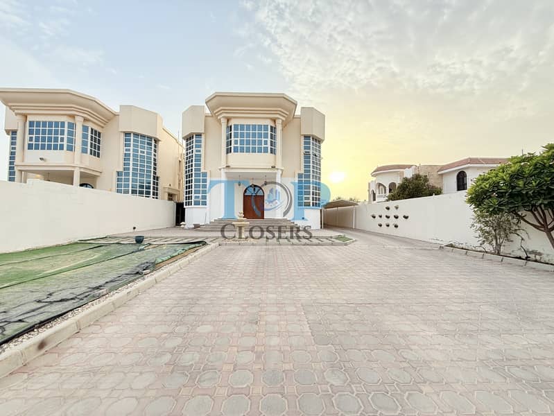 Prime Location |5Br Duplex Villa |Front Yard