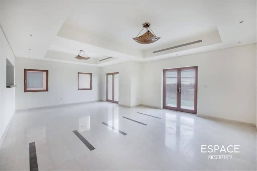 Corner | Great Condition | Vacant Corner | Great Condition | Vacant