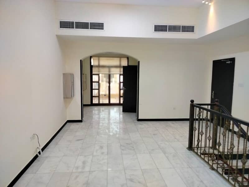 Elegant 5BR Villa | Ready to Move | Front Yard