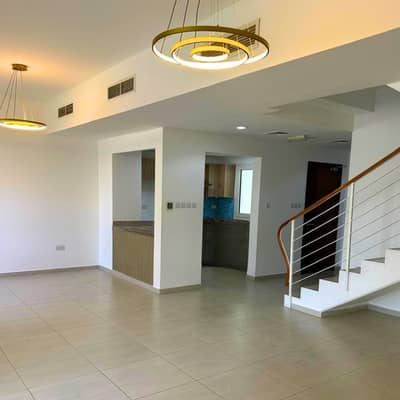2 Bedroom Townhouse for Sale in Al Ghadeer, Abu Dhabi - Semi Corner Townhouse | Single Row | Balcony