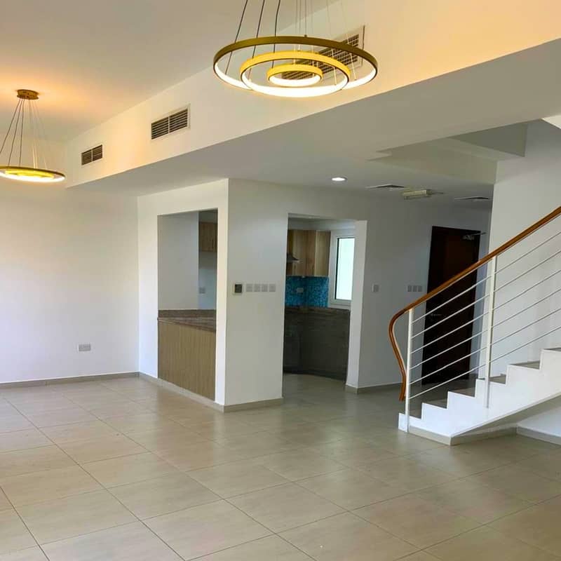 Semi Corner Townhouse | Single Row | Balcony