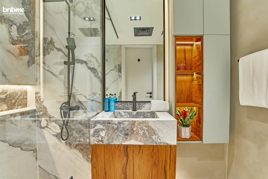 25 Master Washroom A. jpg