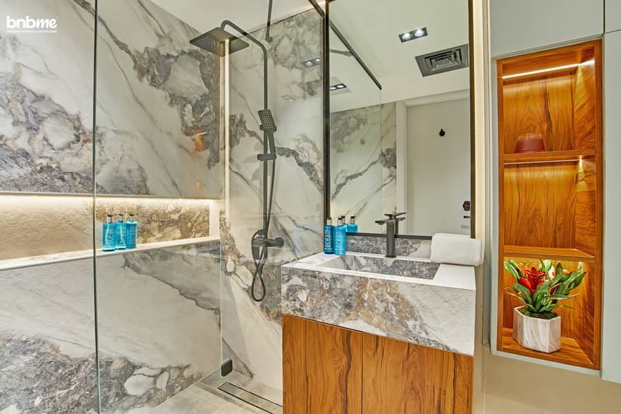 26 Master Washroom. jpg