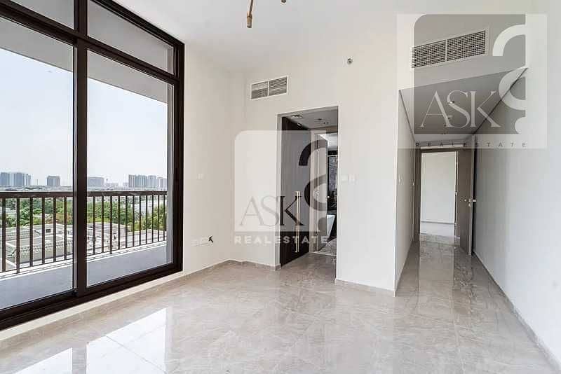 POOL VIEW / CLOSED KITCHEN / MULTIPLE UNITS POOL VIEW / CLOSED KITCHEN / MULTIPLE UNITS