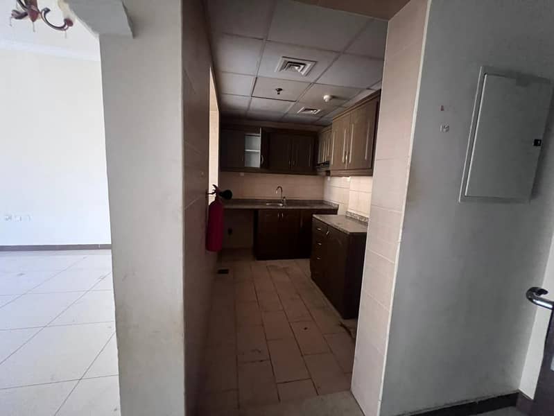 12 cdd48bd8-4922-43ac-8230-3c459ab4e856. jpg