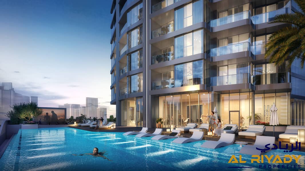 9 LIV LUX Infinity Pool. jpg