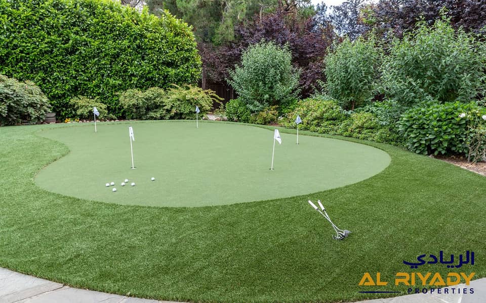 15 LIV LUX Golf Putting Green. jpg