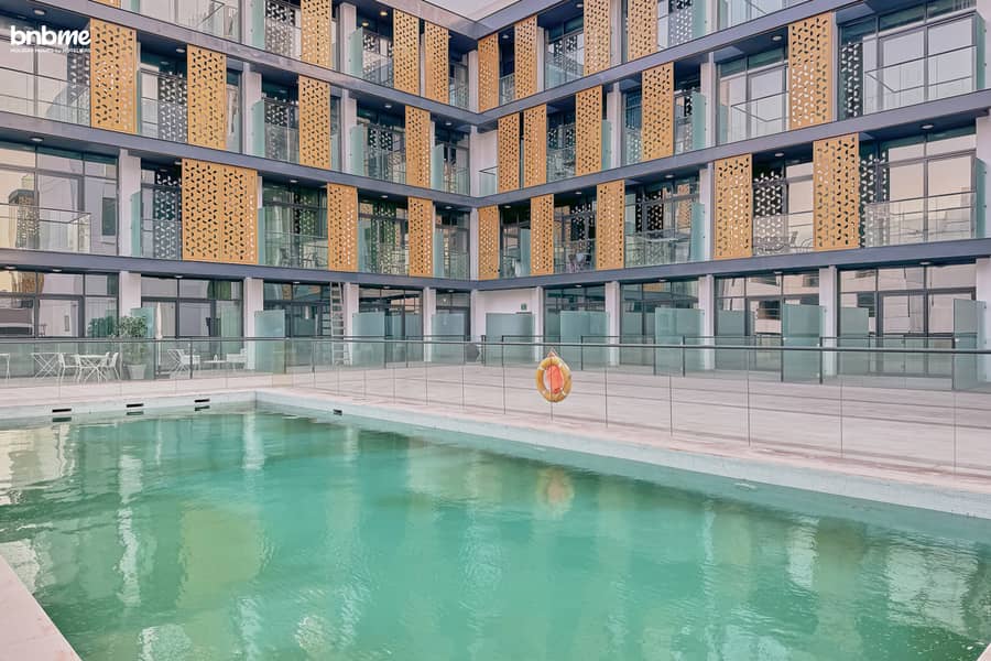 33 Swimming-pool. jpg