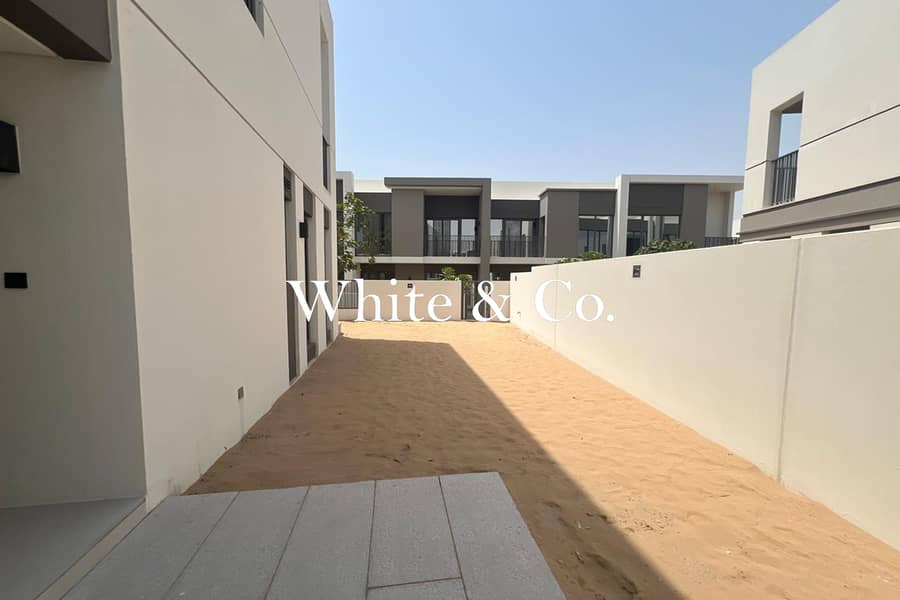 位于蒂拉尔阿尔加夫综合社区,奥拉别墅区 4 卧室的联排别墅 275000 AED - 12157550 位于蒂拉尔阿尔加夫综合社区,奥拉别墅区 4 卧室的联排别墅 275000 AED - 12157550