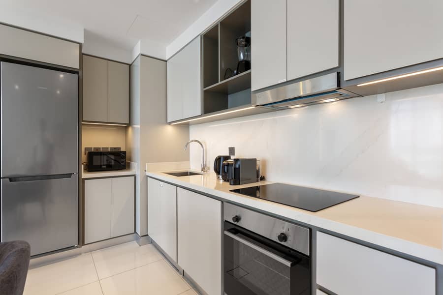 Luxury beach house with mesmerizing skyline view - Image 6