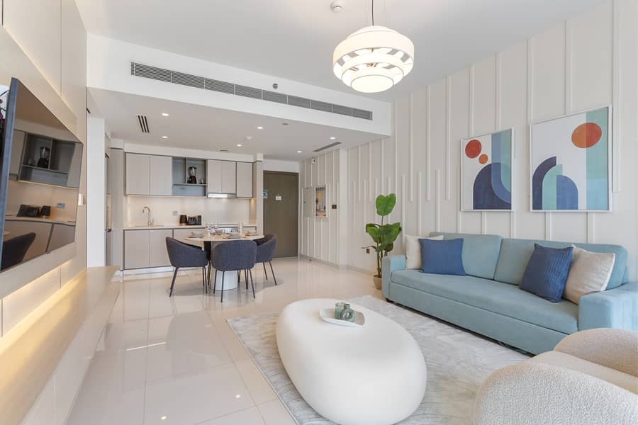 Luxury beach house with mesmerizing skyline view - Image 7