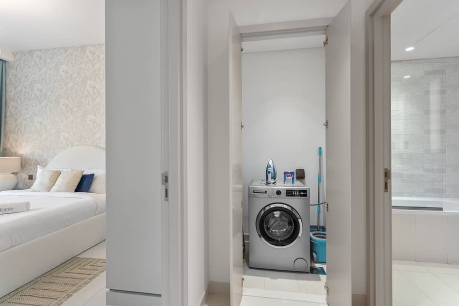 Luxury beach house with mesmerizing skyline view - Image 12