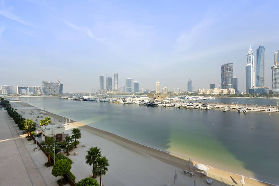 Luxury beach house with mesmerizing skyline view - Image 15