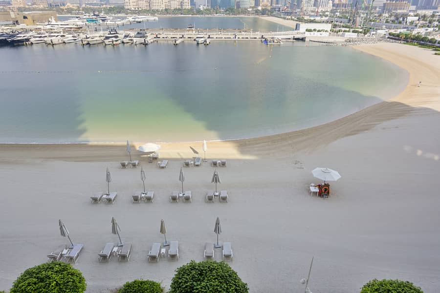 Luxury beach house with mesmerizing skyline view - Image 16