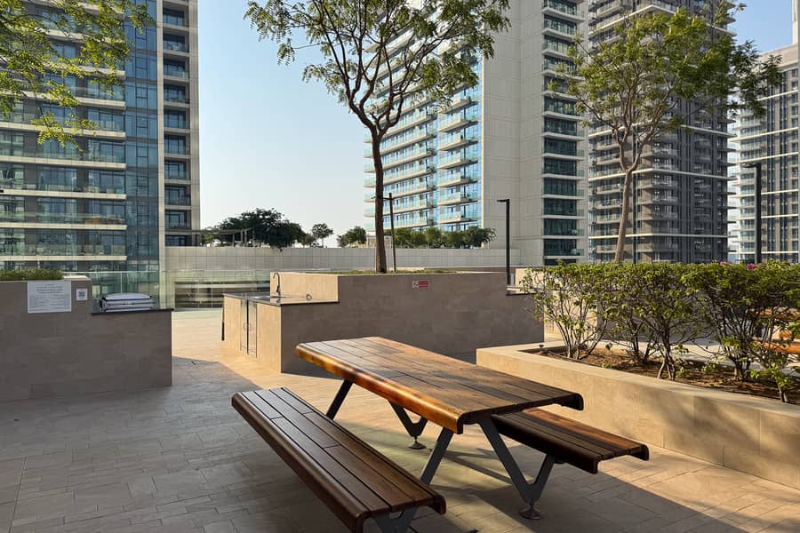 Luxury beach house with mesmerizing skyline view - Image 26