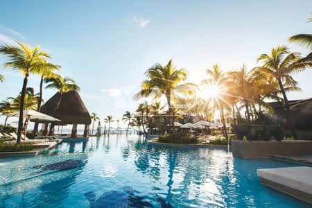 فلیٹ 2 غرفة نوم للبيع في المنطقة الحرة عجمان، عجمان - swimming-pool-among-palm-trees-on-a-tropical-islan-2022-02-12-05-47-40-utc. jpg